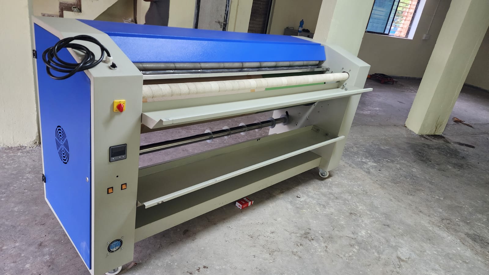 Original machine photograph: front view of the flatwork ironer